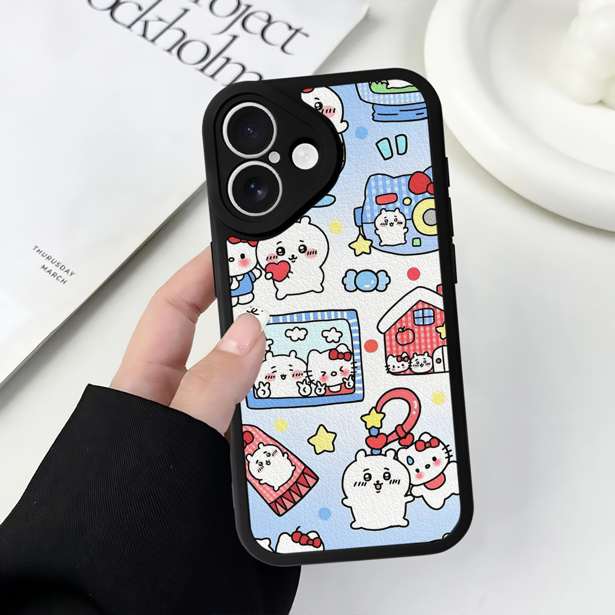 （画像用） ちいかわ Chii-kawa 【iPhone 16シリーズ対応】シリコンスマホケース（レザー調） 材質：シリコン